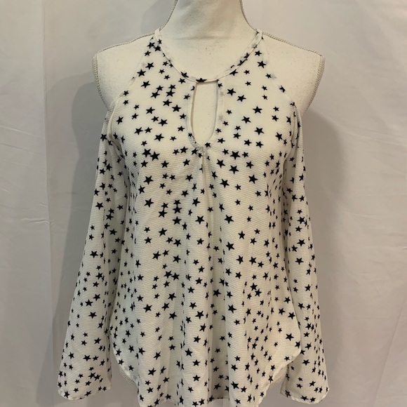 seven sisters Tops - Seven Sisters cold shoulder star print top